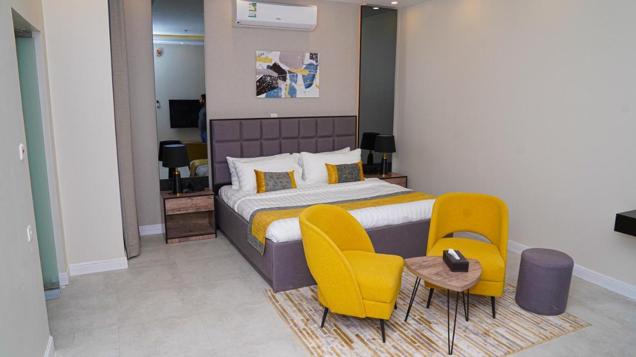 Clowzer Hotel Appartments Riyadh Exteriör bild